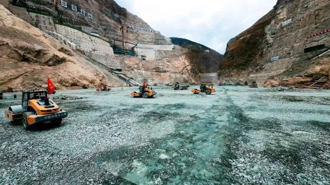 ></figure>
<figure class=