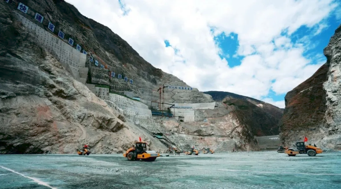 ></figure>
<figure class=