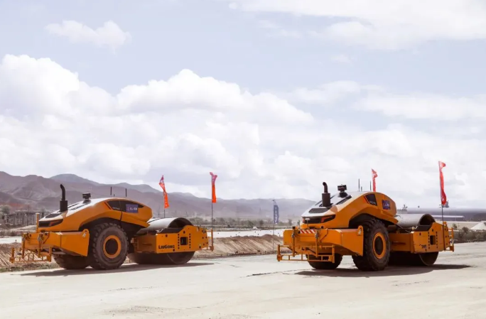 ></figure>
<figure class=